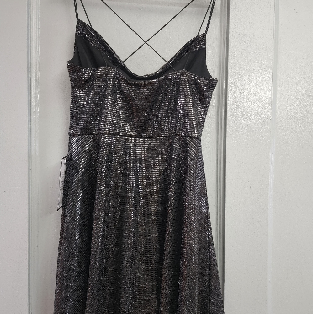 Dress - Picture 3 of 4